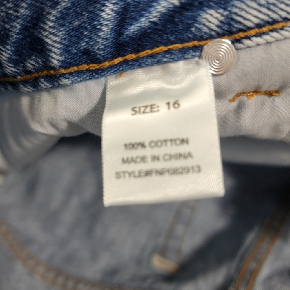 New Fashion Nova Women Light Wash Denim Shorts Sz 16 Plus Distressed Button Fly - Picture 6 of 7